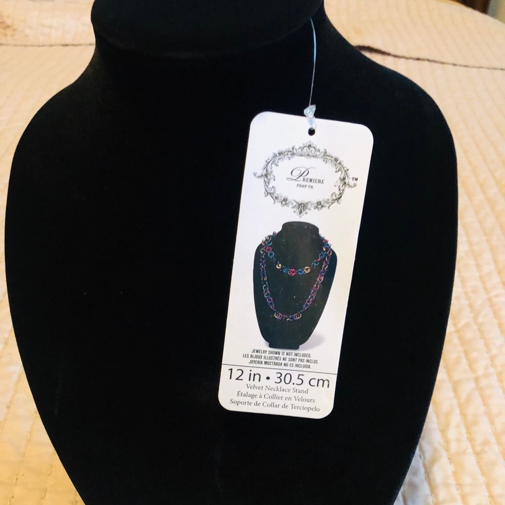 Velvet necklace stand.